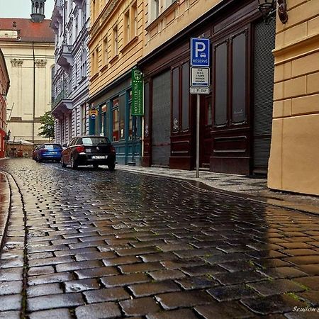 Apart Near The Charles Bridge Praag Buitenkant foto